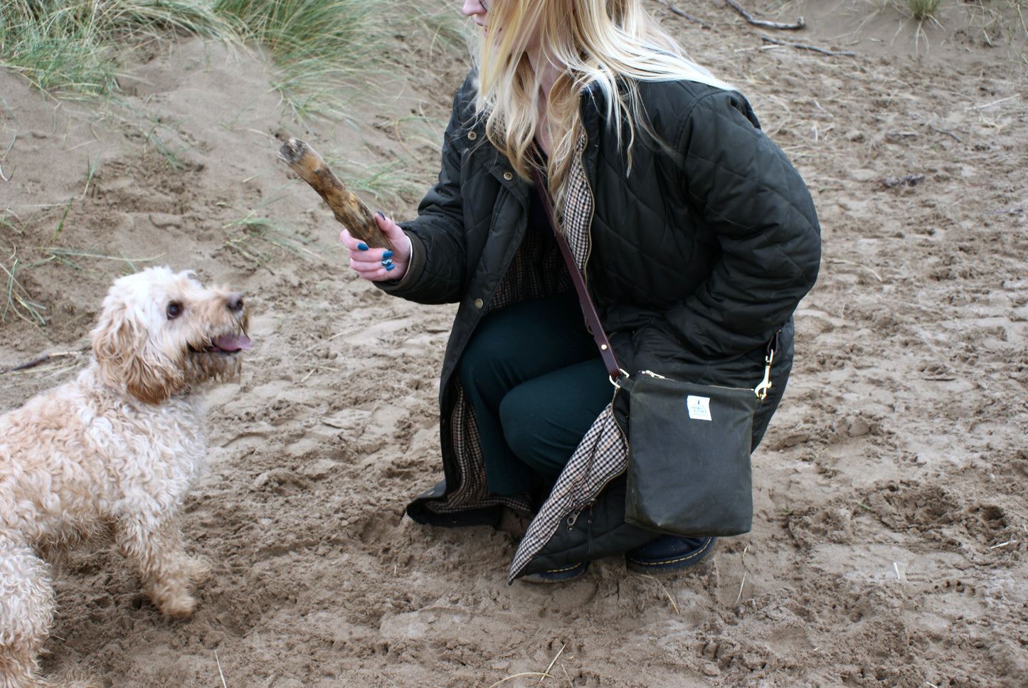 Peppercombe cross body bag - Field green wax cotton