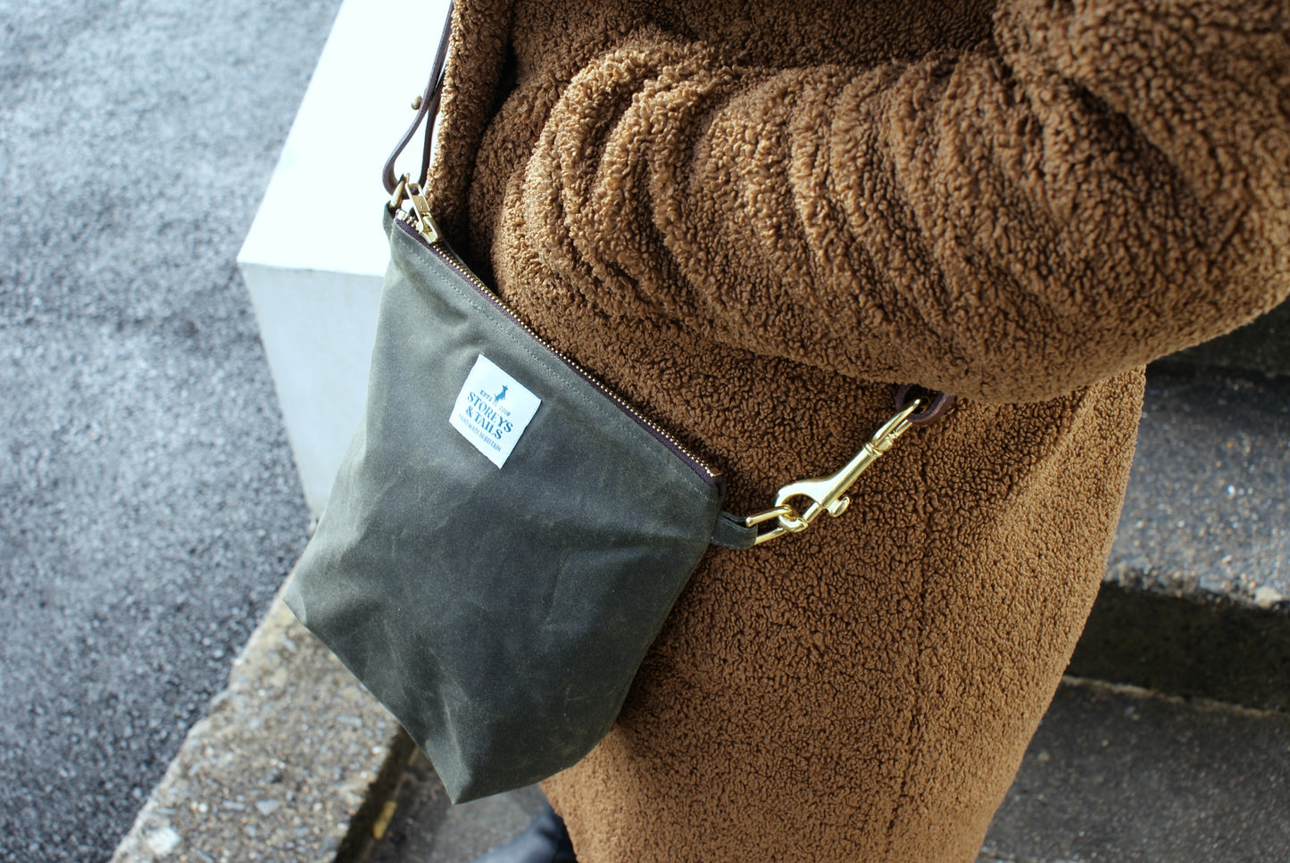 Peppercombe cross body bag - Field green wax cotton